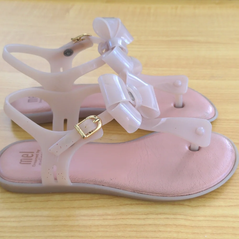 Mel by Melissa soft flexible